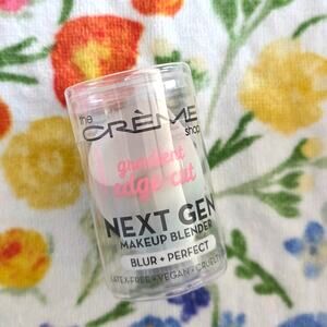 The Crème Shop Next Gen Gradient Edge Makeup Blender Brush Sponge